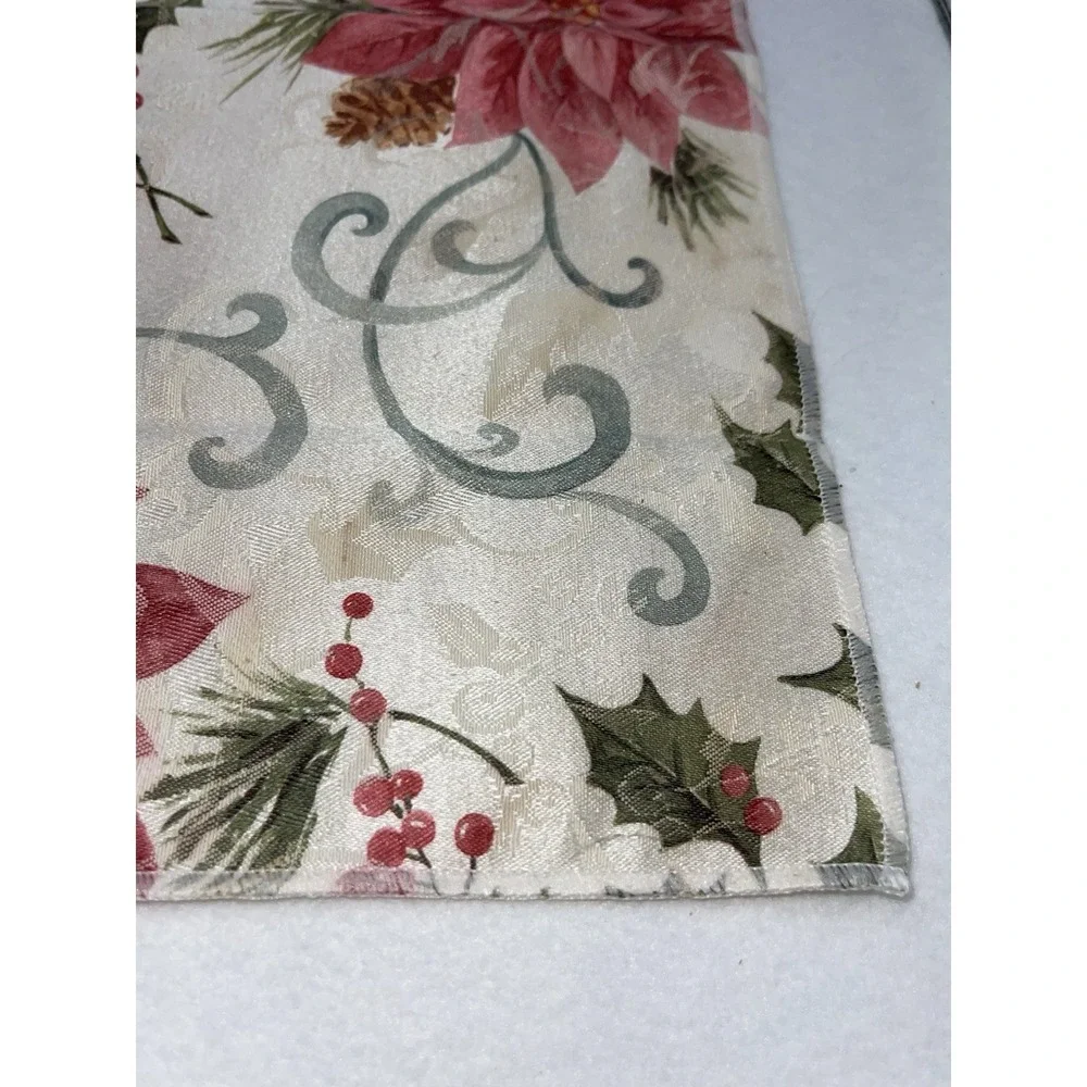 Christmas Holiday Time Poinsetta Filgree Napkin Set of 4‎